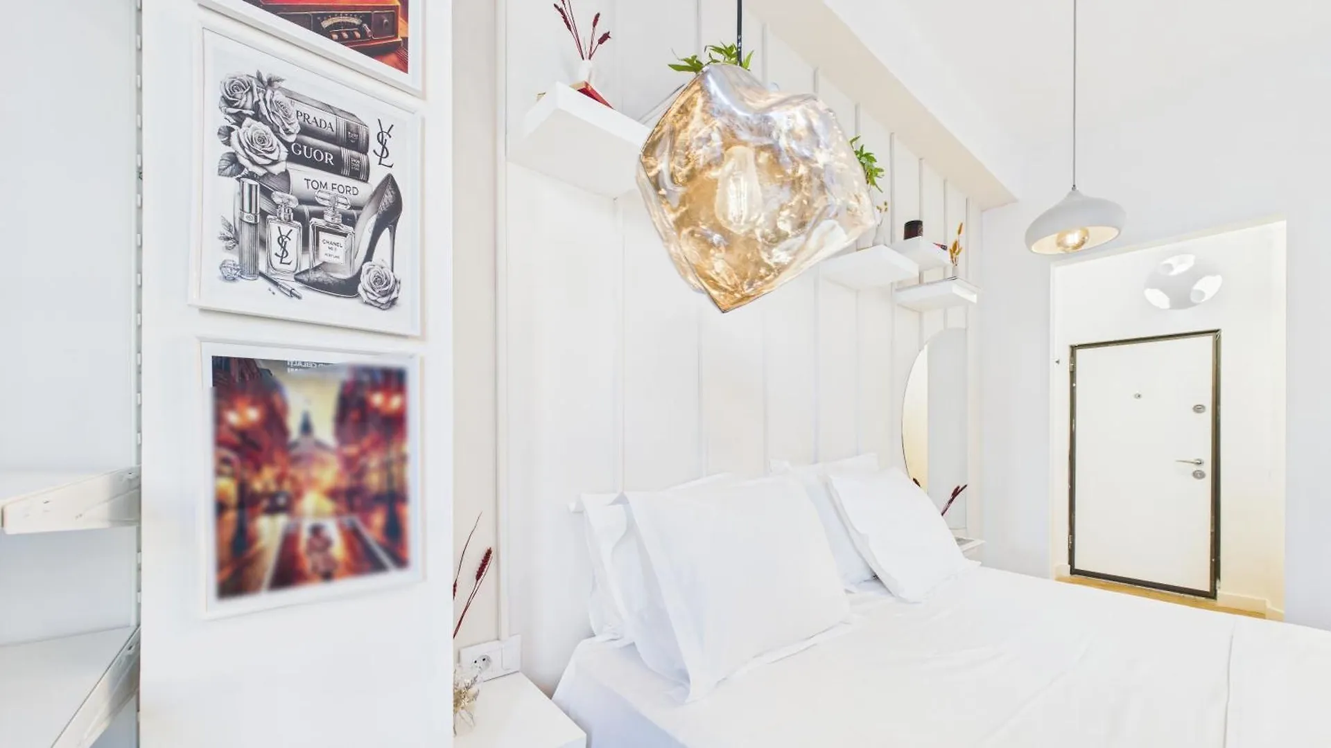 Chic Studio In The Heart Of City Bucharest 0*,