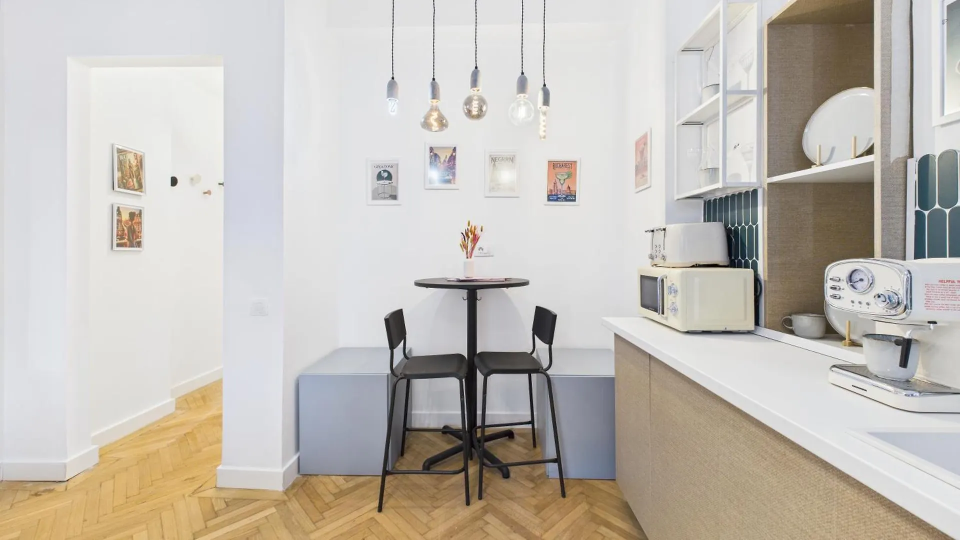 Chic Studio In The Heart Of City Bucharest 0*,