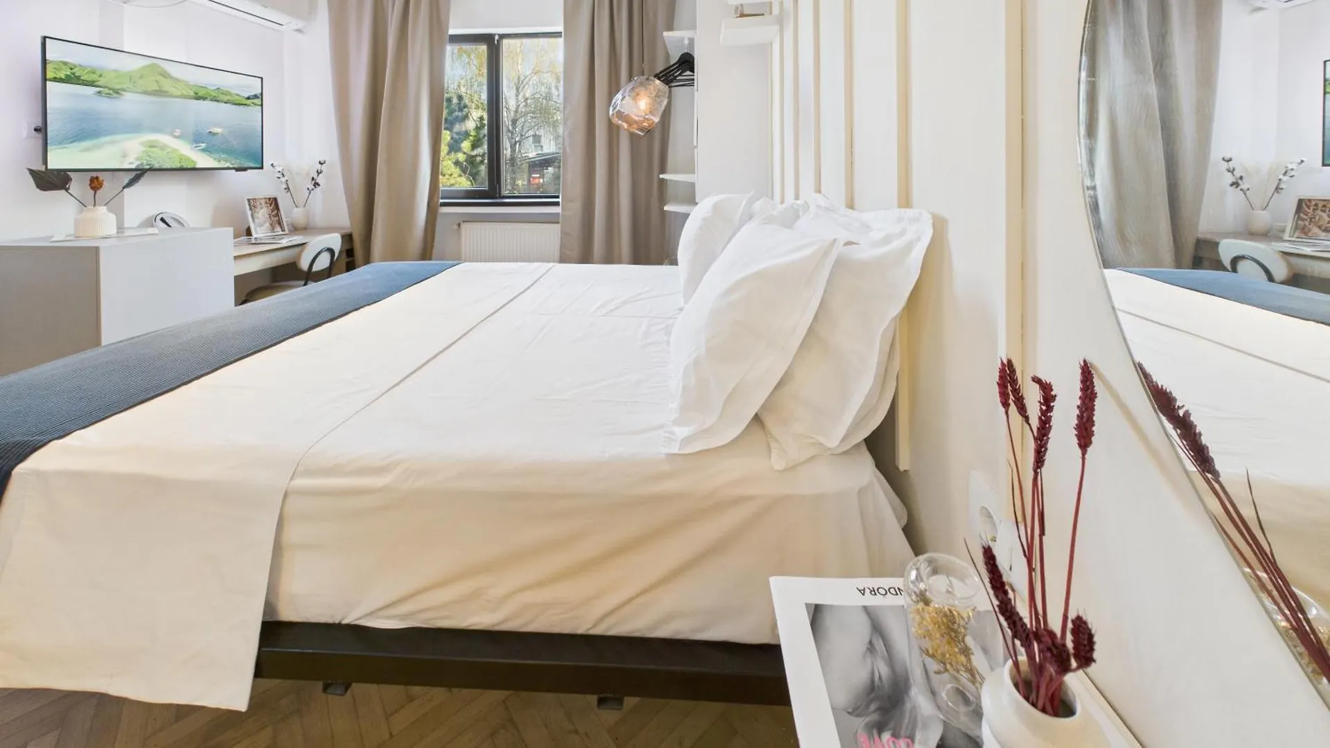 Apartment Chic Studio In The Heart Of City Bucharest